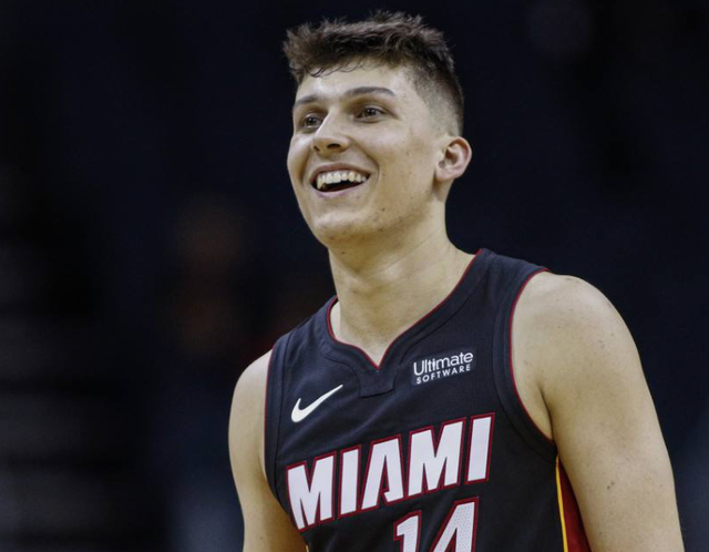 体育英超：马奇梅开二度 布莱顿3-0利物浦